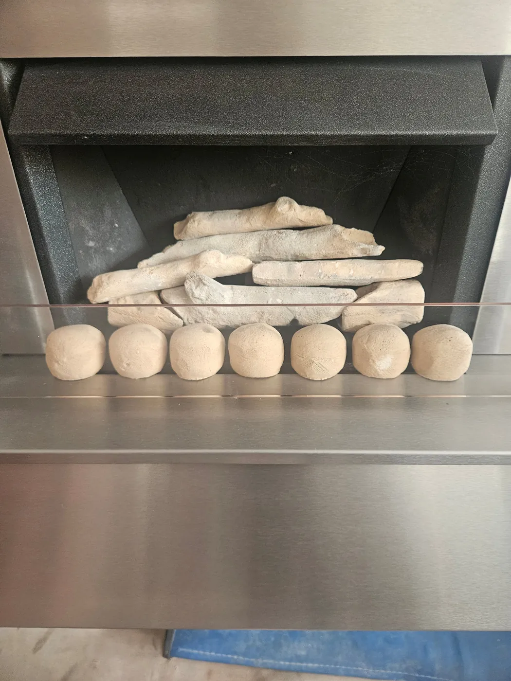 Gas fire components arranged for servicing